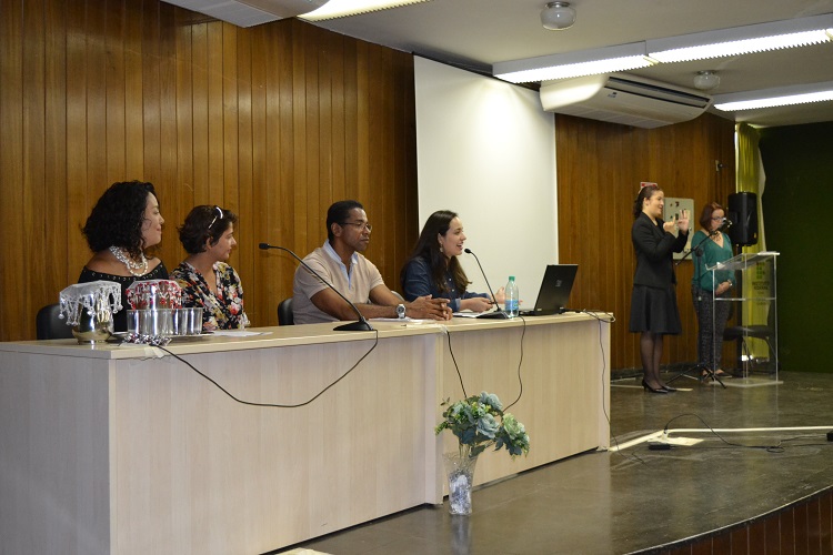 Mesa diretiva de abertura foi composta pela professoras Soraya Bianca, Deusa Castro e Alita Paraguassu, além do gerente de Pesquisa, Pós-Graduação e Extensão do Câmpus Goiânia, Sérgio Botelho 